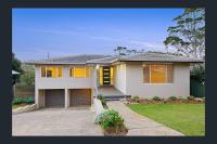 Harrys @ Shelly Beach - family home with pool - B&B