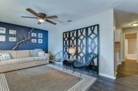 Driftwood Castle Urban Oasis with Firepit near Convention Center and Amalie Arena, Room for 6 - Bed and Breakfast