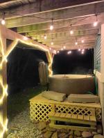 E7 Sunny Bretton Woods private home next to the slopes of Bretton Woods Hot Tub, Wifi - Bed and Breakfast Carroll