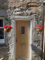 Pitlochry Stay-Sleeps 3-Central & Connected - B&B