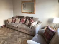 Rowan Place 5 Bedroom Off Street Parking Accommodation - Bed and Breakfast