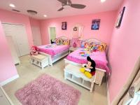 Mickeys Getaway - CUSTOM 8BR Luxurious Retreat Pool Hot Tub Theater RM Gym! Outdoor Kitchen 2 Miles to Disney - B&B Orlando