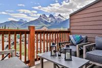 Stoneridge Mountain Resort Condo managed by Little Sister Getaways - B&B Canmore
