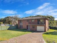 Amaroo Cres No 20 Fingal Bay Holiday Home - B&B