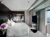 Sofitel One-Bedroom Mansion with Lounge Access