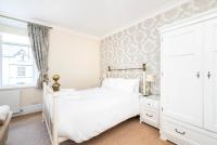 Deluxe King Room with Mountain View