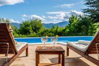 Casa di Oliva-house with heated pool & jacuzzi in Trilj, Croatia - B&B Trilj