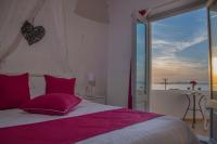 One-Bedroom Apartment with Private Balcony and Sea -Sunset View