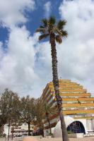 Beautiful apartment in front of beach, pool, view - Chambres d’hôtes Roses