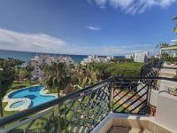 Frontline Beach Penthouse in Mi Capricho - B&B