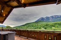 Three-Bedroom Apartment with Mountain View