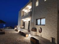 Appartamento con 2 Camere da Letto e Vista Mare Laterale