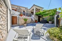 Holiday Home Škevini Dvori - Bed and Breakfast Starigrad
