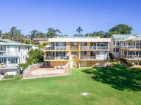 Pelican Sands 2 fantastic waterfront unit with pool and air conditioning - B&B