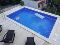 Apartment Hana with a private Pool - Ferienwohnung Malinska