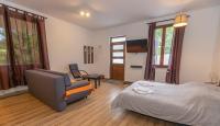 Deluxe Studio with Jacuzzi 
