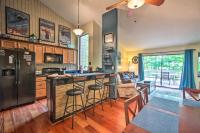 Cozy Wintergreen Resort Condo: Walk to Ski Lifts! - Chambres d'hôtes Lyndhurst