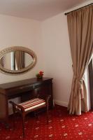 Suite met Kingsize Bed en Uitzicht op Zwembad