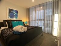 B&B Canberra - The Gallery Luxe 1 BR Executive Apartment in the heart of Braddon Wine Secure Parking WiFi - Bed and Breakfast Canberra