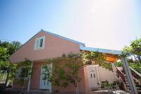 House with large garden right next to the river - B&B Žrnovnica