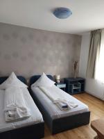 Doppel-/Zweibettzimmer mit eigenem Bad