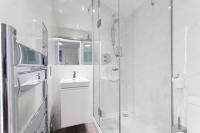 Estudio con cama extragrande