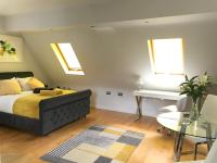 Luxury, private, secure self-contained Coach House, near Wythall and close to the NEC - B&B Tanworth