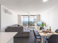 The Landmark 211 Resort Style holiday with pool games room and restaurant - B&B Nelson Bay