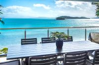 B&B Hamilton Island - Edge 5 Oceanfront 3-Bedroom Apartment - Featuring an Infinity Pool, Spa Bath, Buggy and Valet Service - Bed and Breakfast Hamilton Island