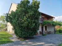 Éva Apartmanház - B&B