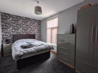Superb Cozy rooms in Clayton - with fast WiFi - Smart Tv - Mini Fridge - Chambres d'hôtes Clayton le Moors