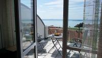 Apartment with Lake View