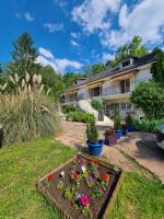 Apartment mit Balkon