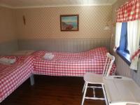 Cottage with Shared Bathroom