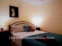 B&B Cooktown - J & Ella's Holiday House - 2 Bedroom Stays - Bed and Breakfast Cooktown