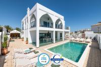 B&B Guia - Riad Matias Galé - Luxury Villa with private pool, AC, free wifi, 5 min from the beach - Bed and Breakfast Guia