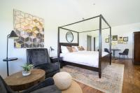 01 - Deluxe King Room