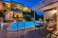 B&B Salona - Beautiful villa - private heated pool, parking, BBQ near Split - Bed and Breakfast Salona
