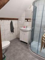 Vierbettzimmer mit Bad