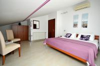 Apartment im Dachgeschoss mit 1 Schlafzimmer, Terrasse und Meerblick