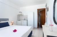 Estudio con piscina y vistas al mar (2 adultos)