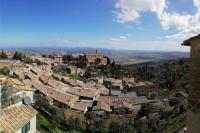 Historic Center Apartment with Private Garage - B&B Montalcino