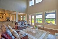 Home with Game Room and Fireplace 14 Mi to McKinney! - Bed and Breakfast Blue Ridge