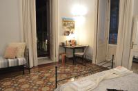 Zimmer mit Queensize-Bett und Balkon