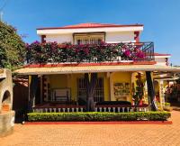 Petite Flower Guest House - Bed and Breakfast Talata-maty