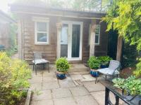 B&B Bordon - Kwetu Cabin - Bed and Breakfast Bordon