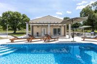 Beautiful Villa Gallova with heated pool - Ferienwohnung