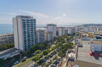 Stylish Algarve Apartment with Spacious Terrace & Sea Views - Ferienwohnung Quarteira