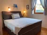 Jellyfish - B&B
