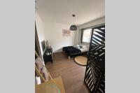 B&B Niort - Le 13 du temple - plein coeur centre ville, résidence privée, 5mn gare Sncf, WIFI et Netflix - Bed and Breakfast Niort